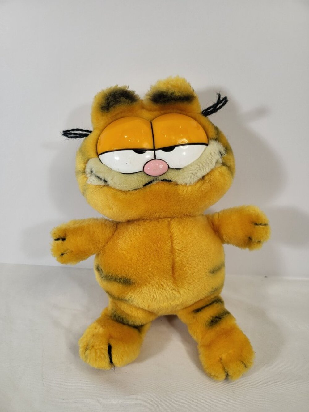 Vintage 1981 Dakin Garfield Standing Stuffed Cat Plush Toy